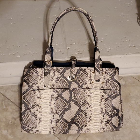 Italian Gen Leather Python Print Large Purse - Picture 7 of 16